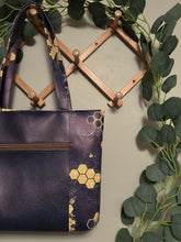 Load image into Gallery viewer, Honeycomb Gold Bees / Abeilles Dorée et Nid D&#39;abeille
